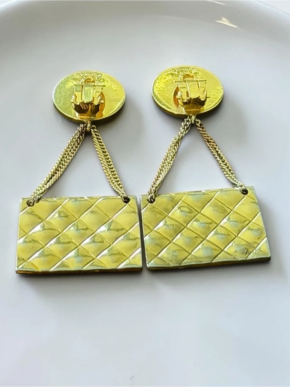 Vintage Chanel Classic Flap Bag Dangle Medallion Clip-On Earrings Gold